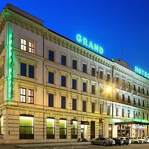 4* מלון Grandhotel